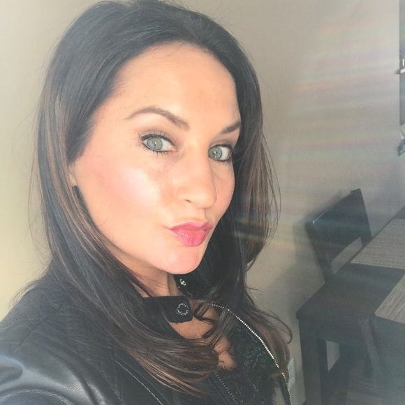 Meet your Posher, Sara ๐๐ปโโ๏ธ - Picture 2 of 4